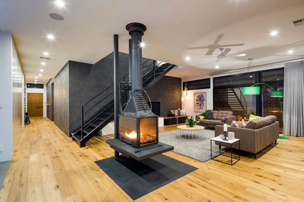 Naked fireplace é forte tendencia em projetos ousados e minimalistas.