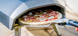 Confira no artigo porque investir em um forno de pizza a gás é uma opção interessante para complementar o seu espaço gourmet.